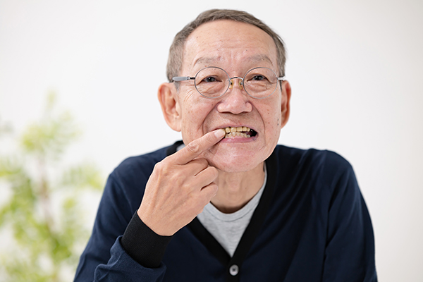 老後の残存歯数を左右するのは、「今」の歯周病治療。