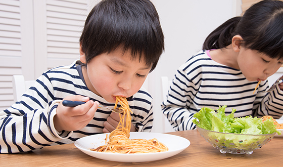 POINT 食生活や姿勢も、子どもの成長に影響します！
